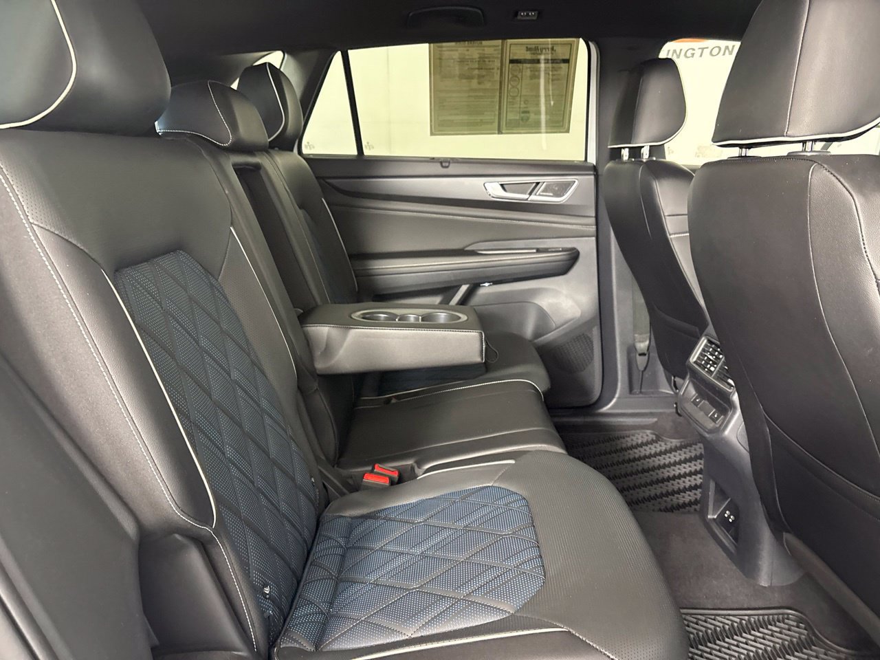 Used 2024 Volkswagen Atlas Cross Sport SEL Premium R-Line AWD/4WD image 29