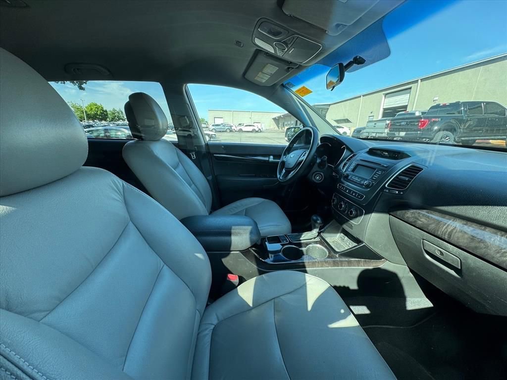 Used 2014 Kia Sorento LX FWD image 3