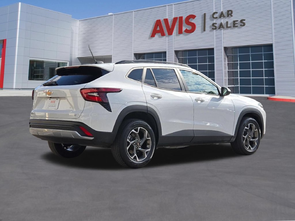 Used 2026 Chevrolet Trax LT FWD image 6