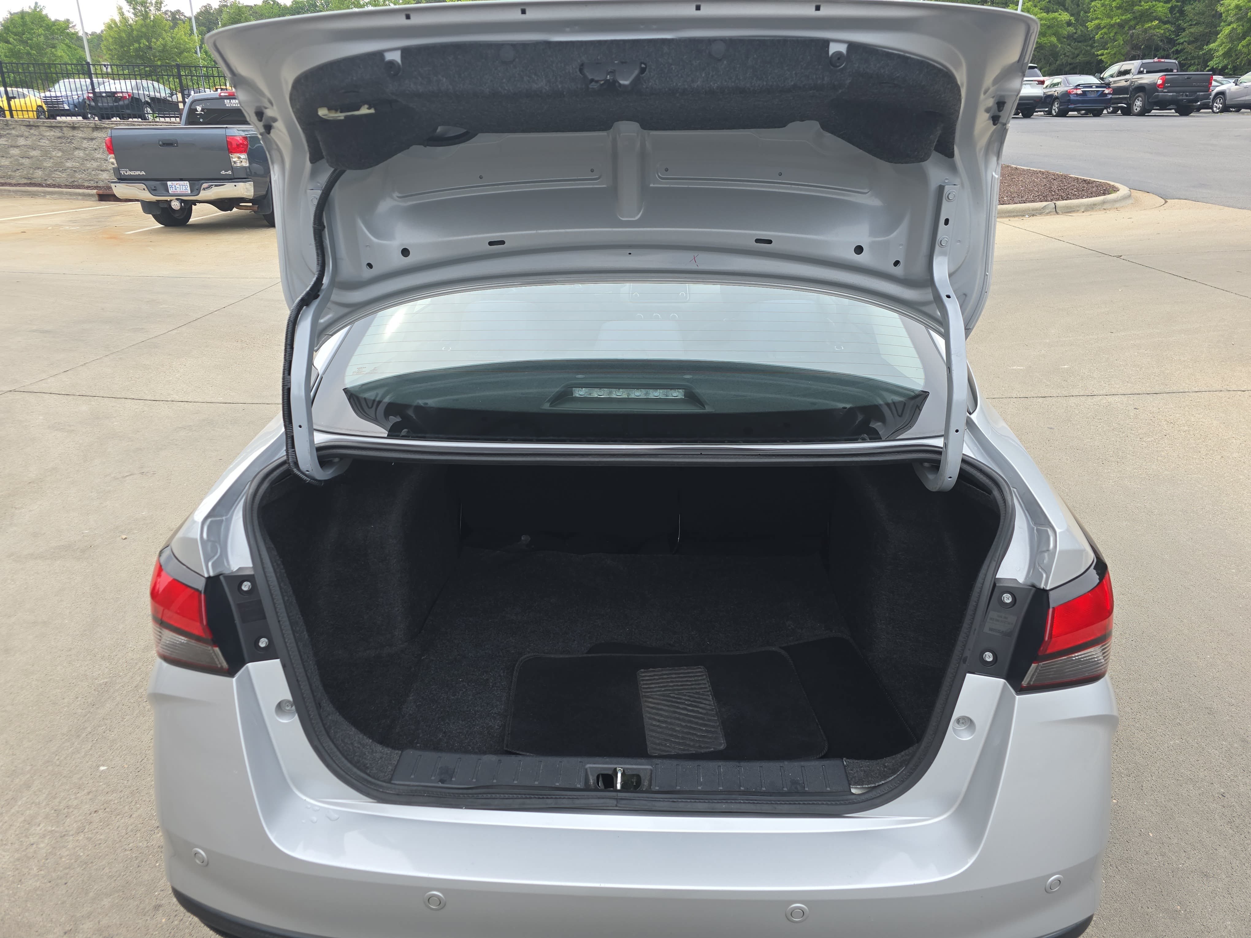 Used 2020 Nissan Versa SV FWD image 13