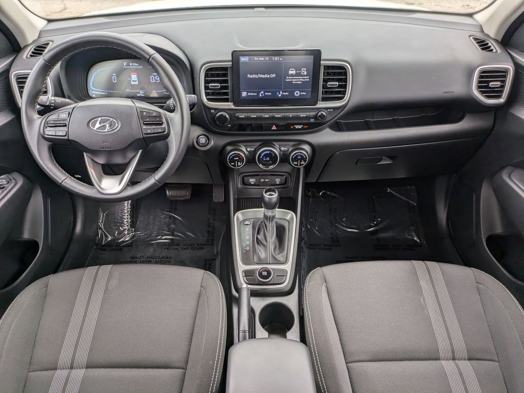 Used 2025 Hyundai Venue SEL image 17
