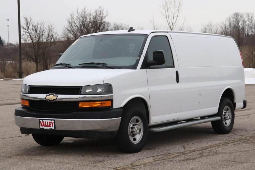 Used 2024 Chevrolet Express 2500 w/ Driver Convenience Package video 3