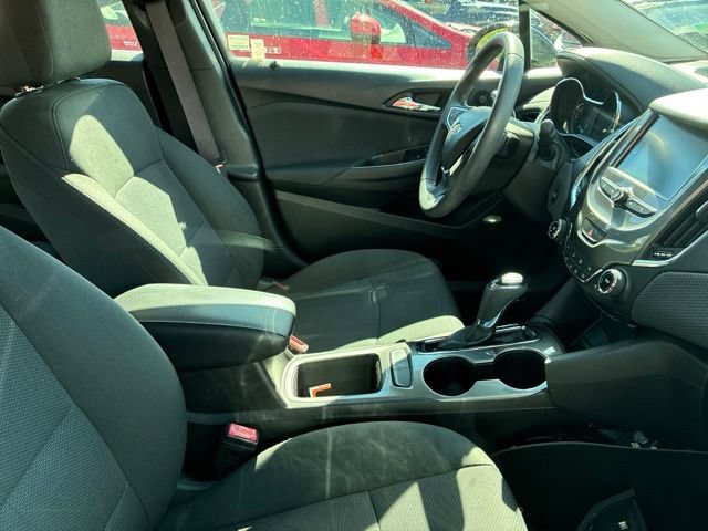 Used 2017 Chevrolet Cruze LT w/ Convenience Package FWD image 5