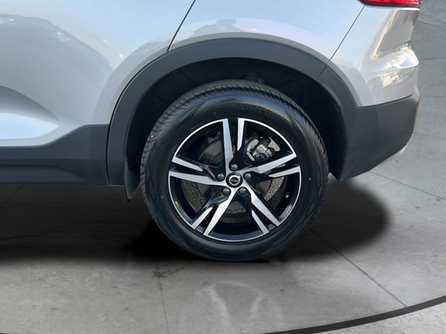 Used 2023 Volvo XC40 B5 Plus image 28