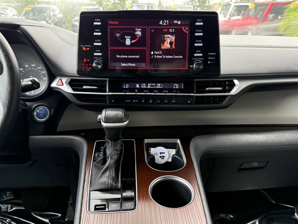 Used 2023 Toyota Sienna XLE image 31