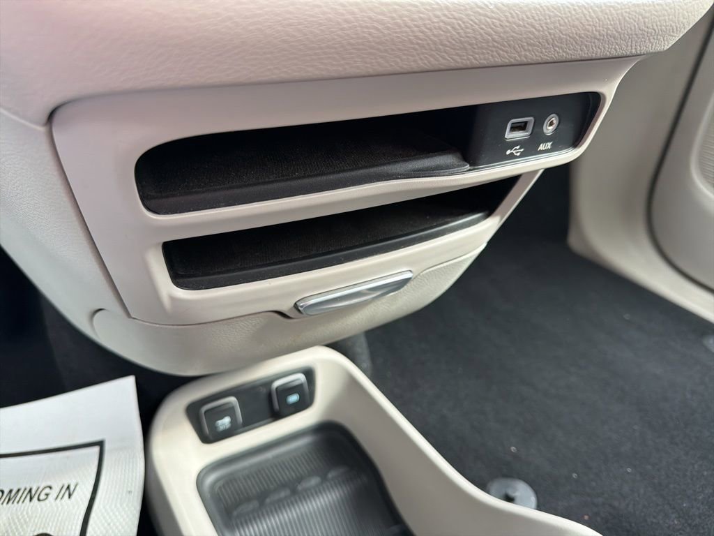 Used 2017 Chrysler Pacifica Touring image 35