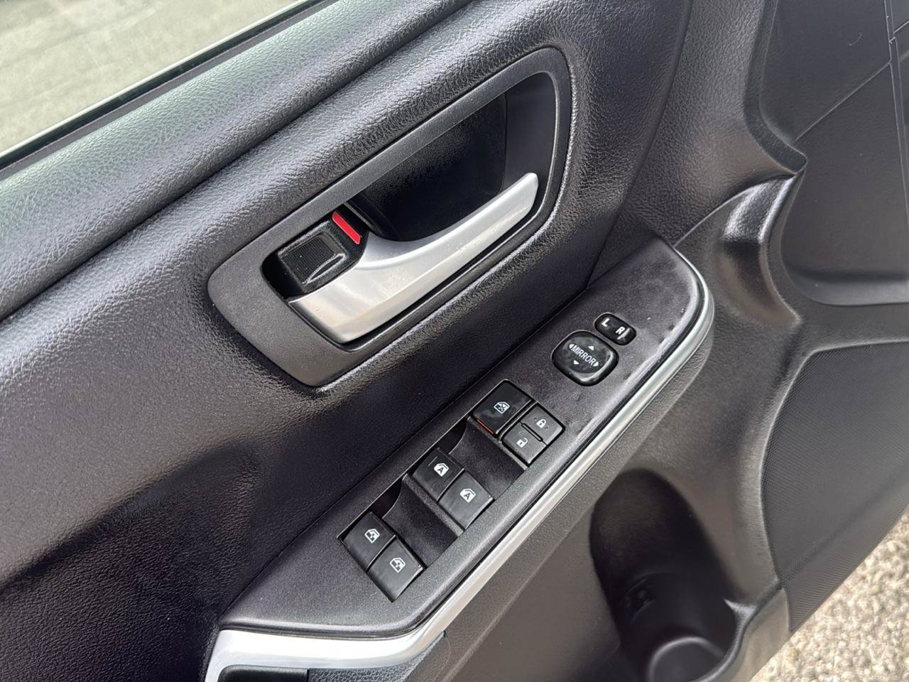 Used 2017 Toyota Camry SE FWD image 13