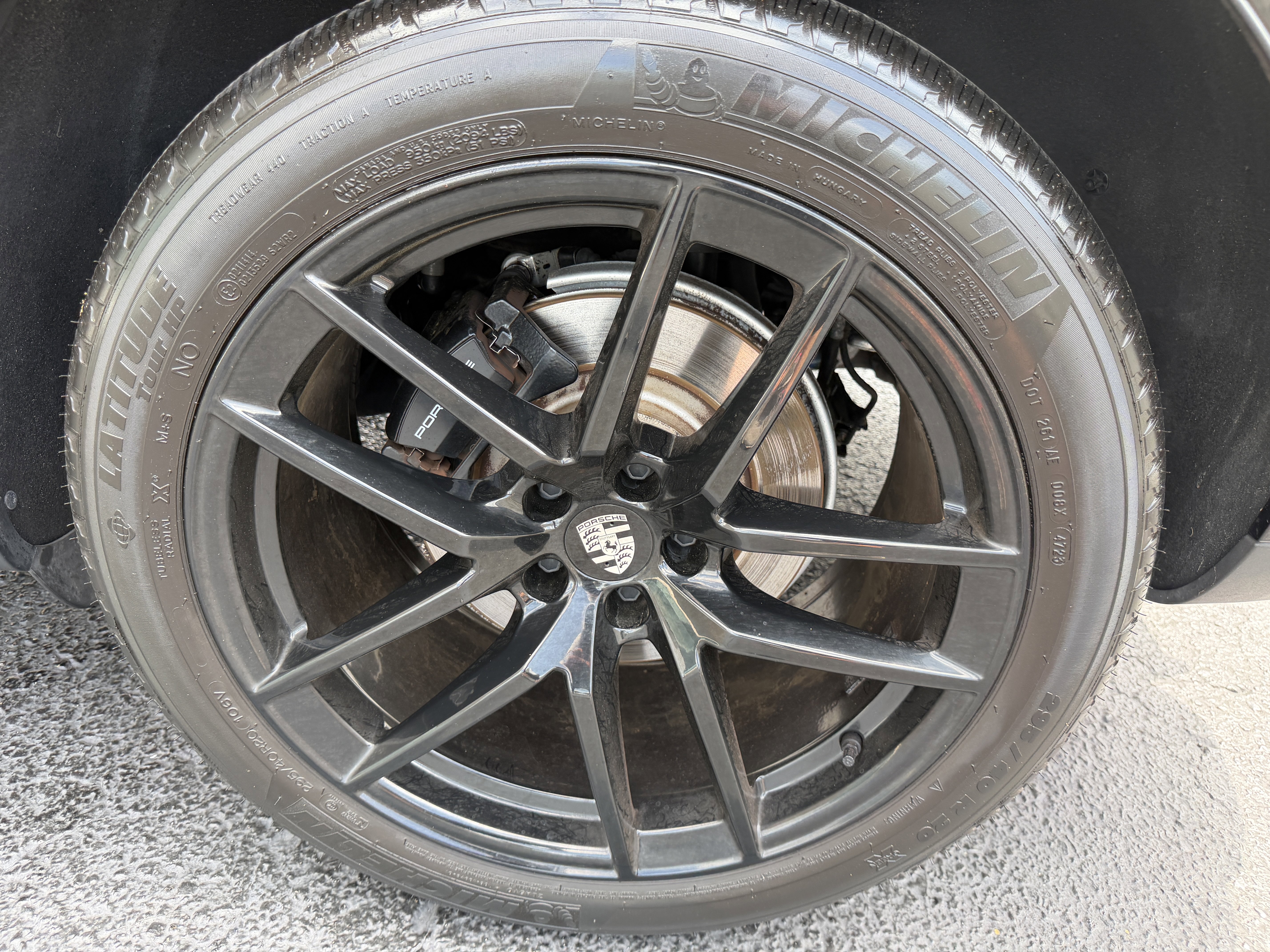 Certified 2024 Porsche Macan image 9