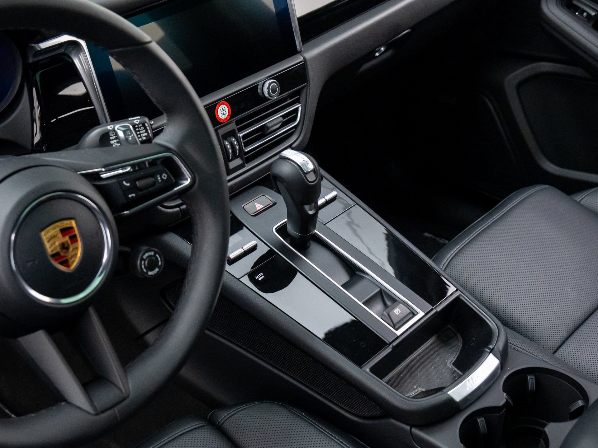 Certified 2026 Porsche Macan AWD/4WD image 14