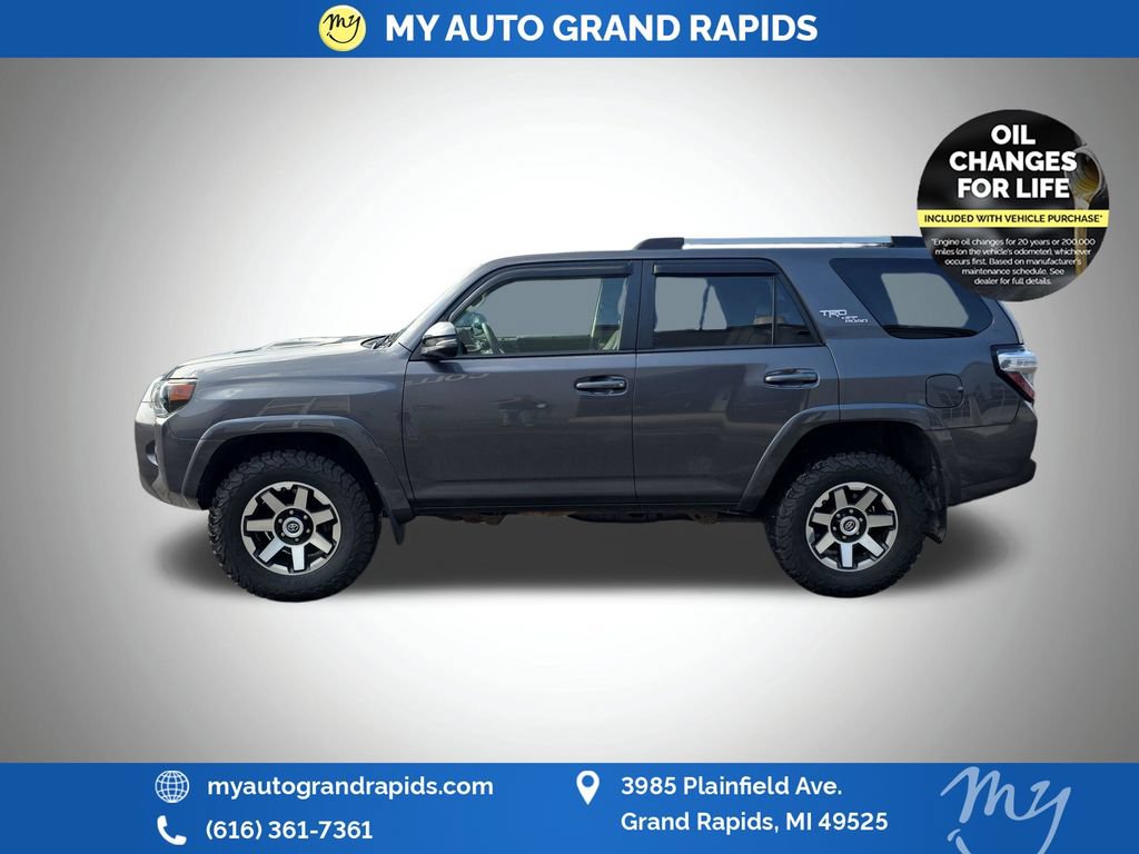 Used 2017 Toyota 4Runner TRD Off-Road Premium AWD/4WD image 4