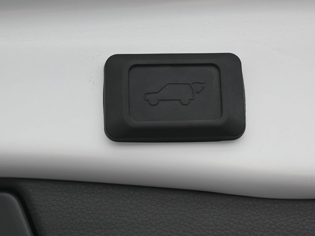 Used 2025 Toyota RAV4 XSE image 33