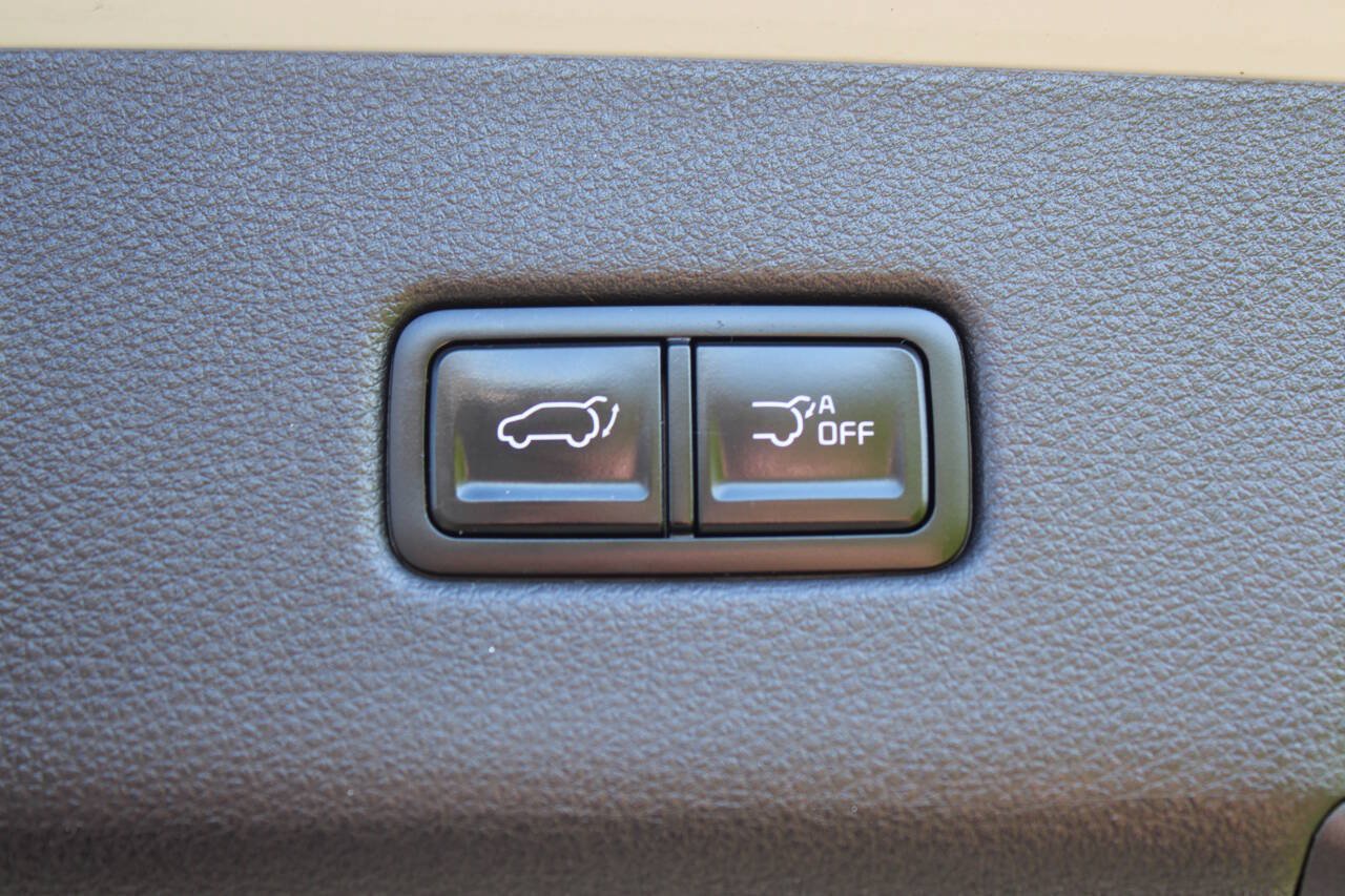 Used 2022 Kia Carnival EX FWD image 15
