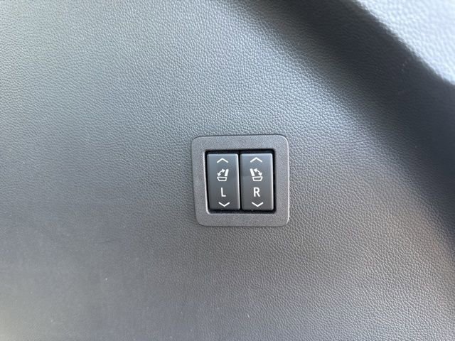 Used 2024 Buick Enclave Avenir w/ Avenir Technology Package image 7