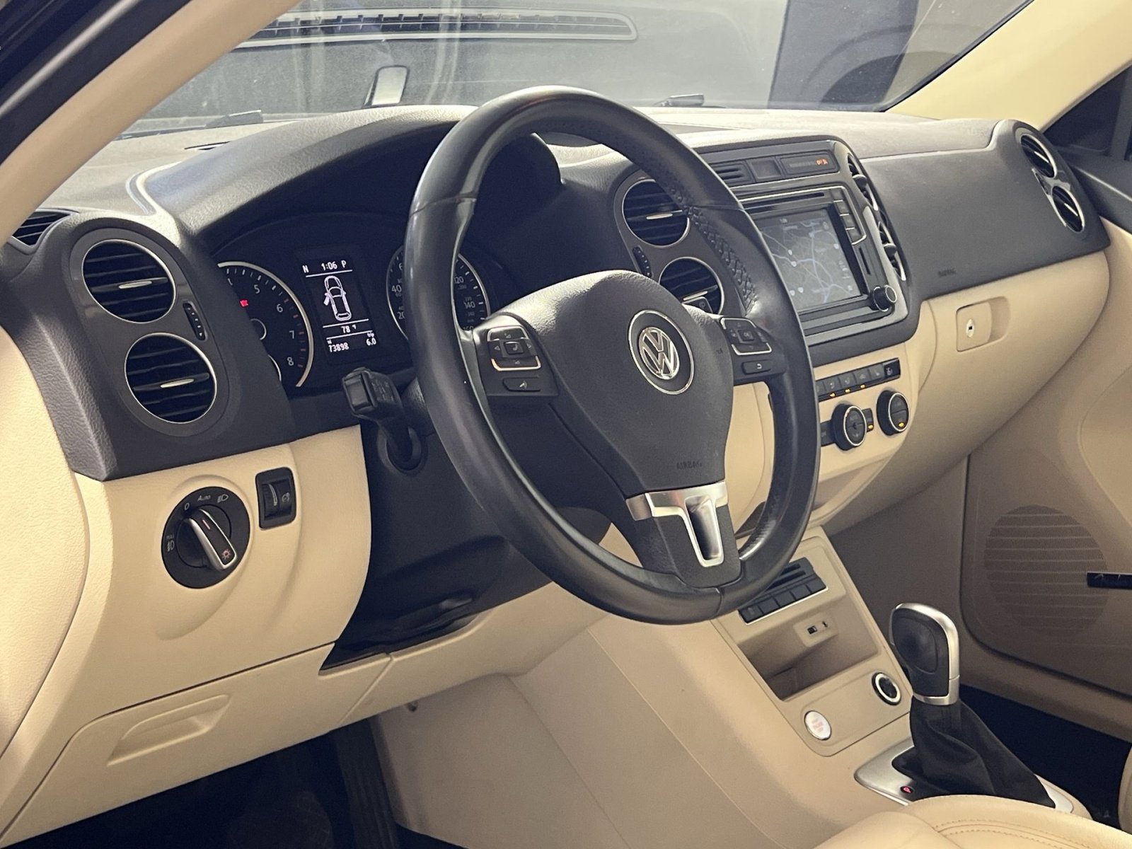 Used 2017 Volkswagen Tiguan SEL FWD image 17