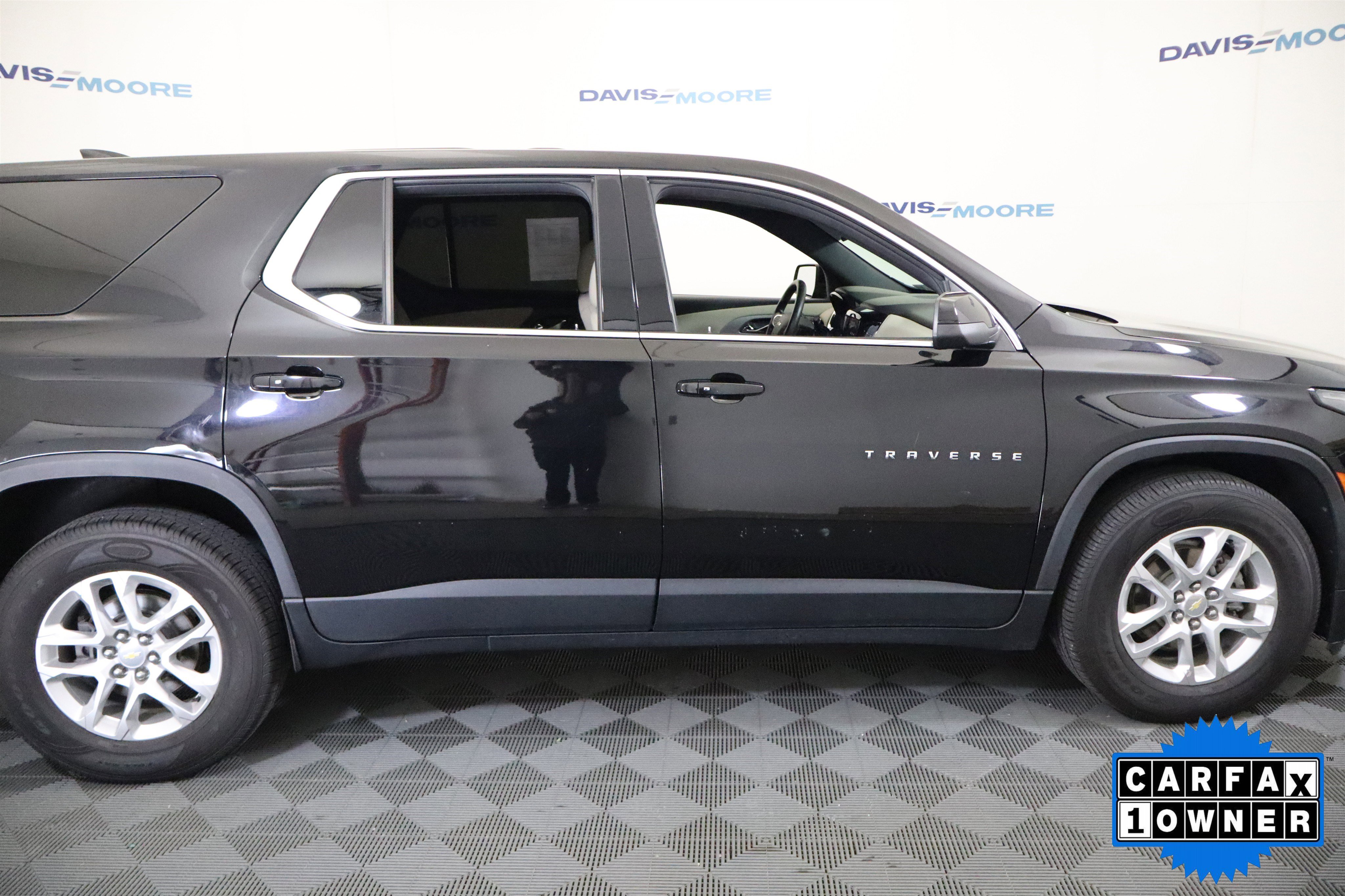Used 2022 Chevrolet Traverse LS AWD/4WD image 5