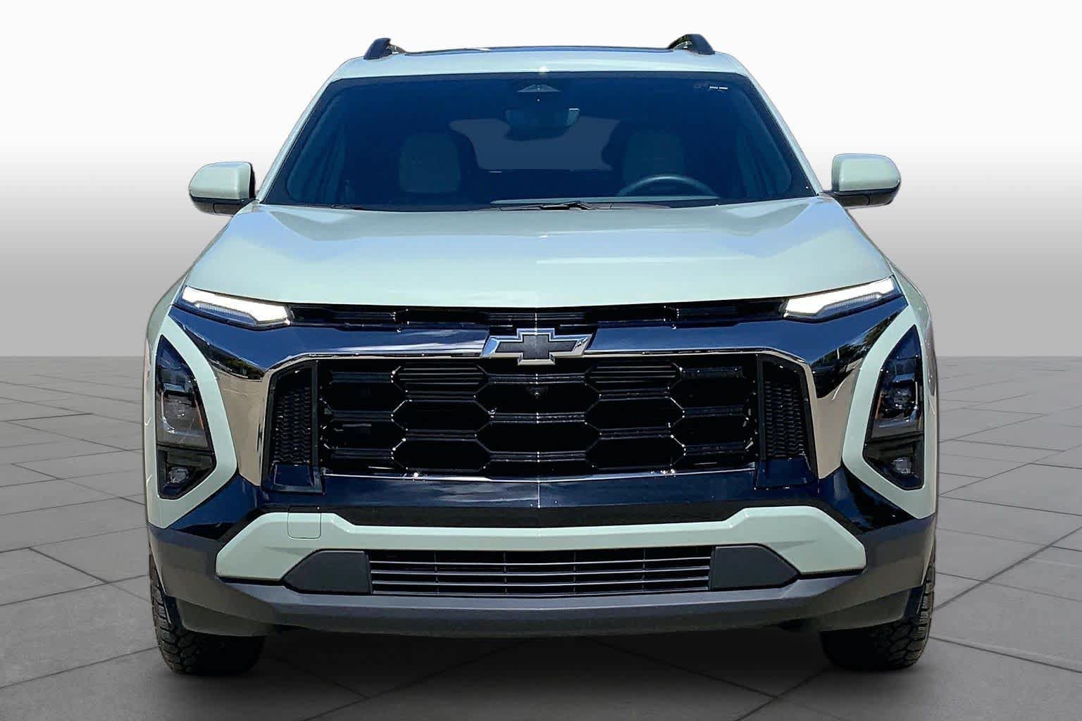 Used 2025 Chevrolet Equinox ACTIV w/ Safety and Technology Package FWD image 4