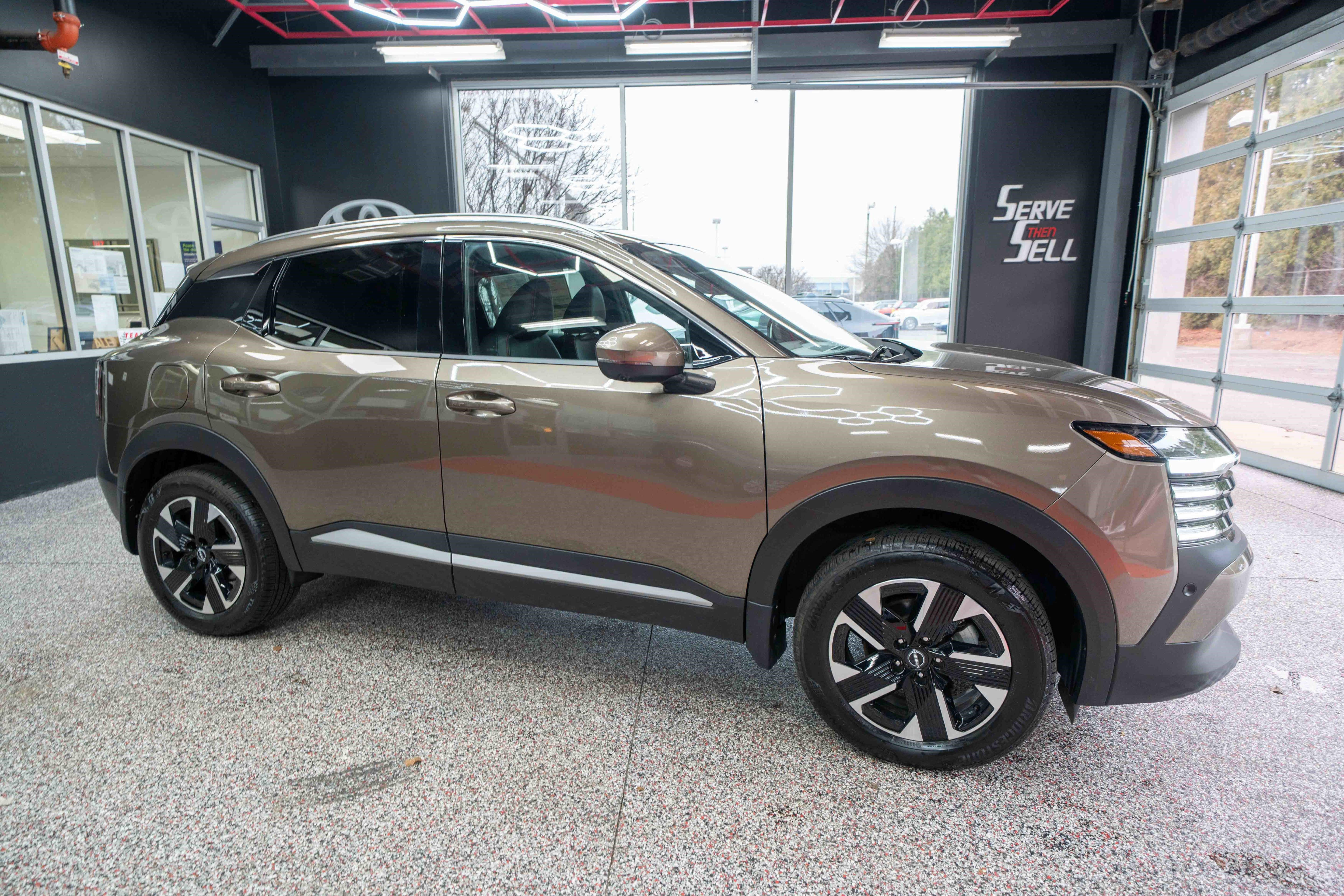 Used 2025 Nissan Kicks SR image 5