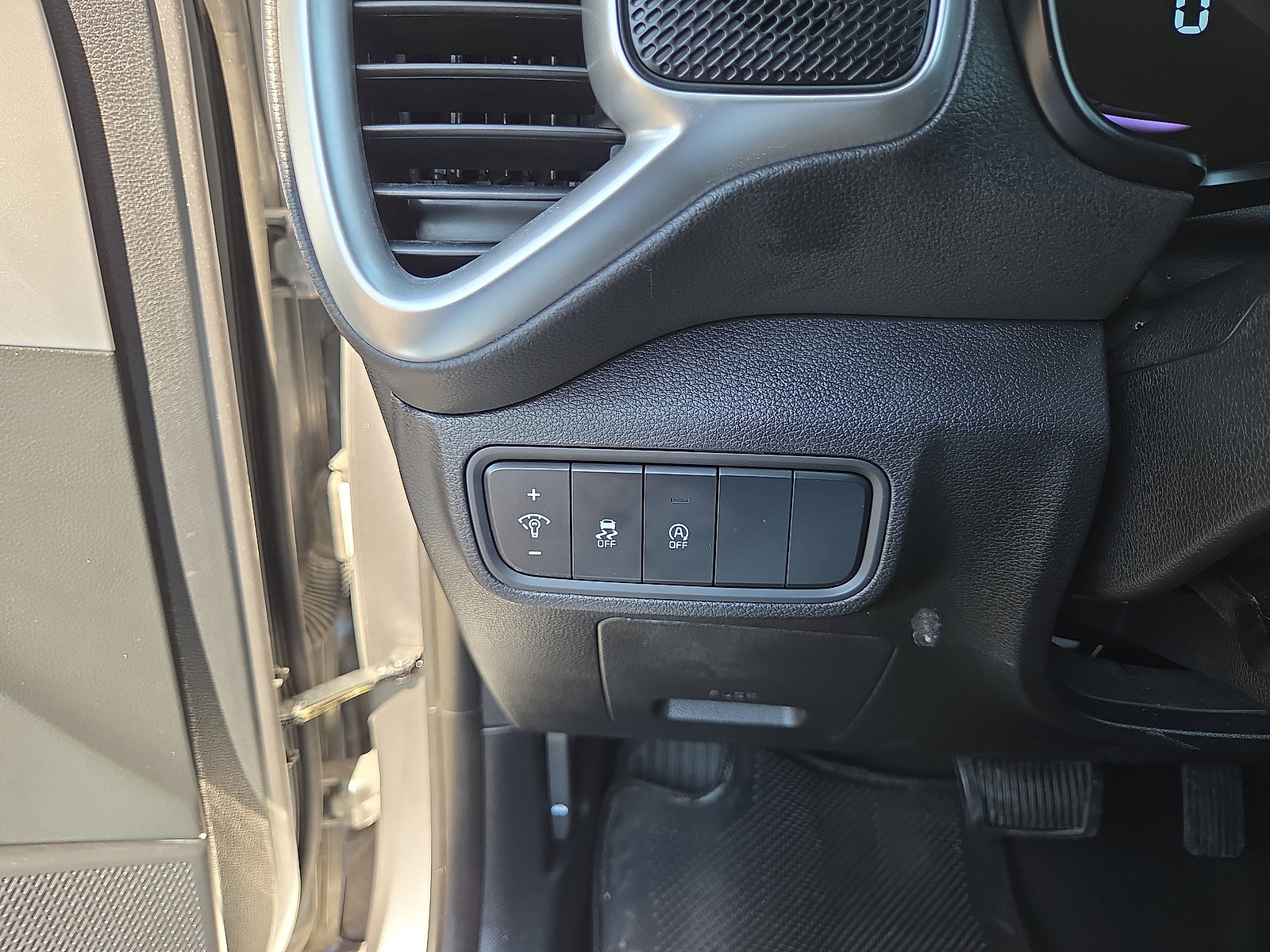 Used 2025 Kia Soul image 29