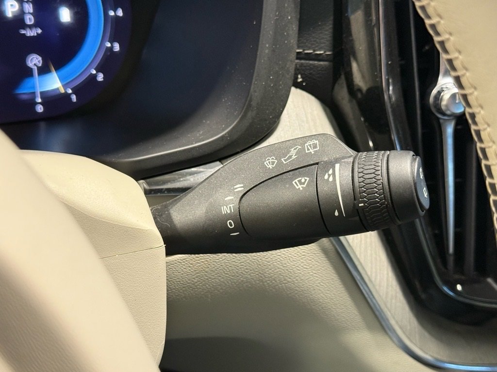 Used 2023 Volvo XC60 B5 Ultimate w/ Protection Package Premier image 23