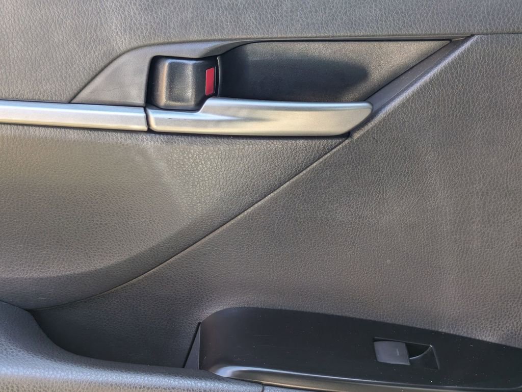 Used 2025 Toyota Camry LE image 27