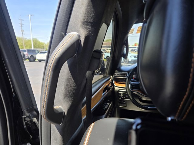 Used 2022 Jeep Grand Wagoneer Series III w/ Rear Seat Video Group 1 AWD/4WD image 25