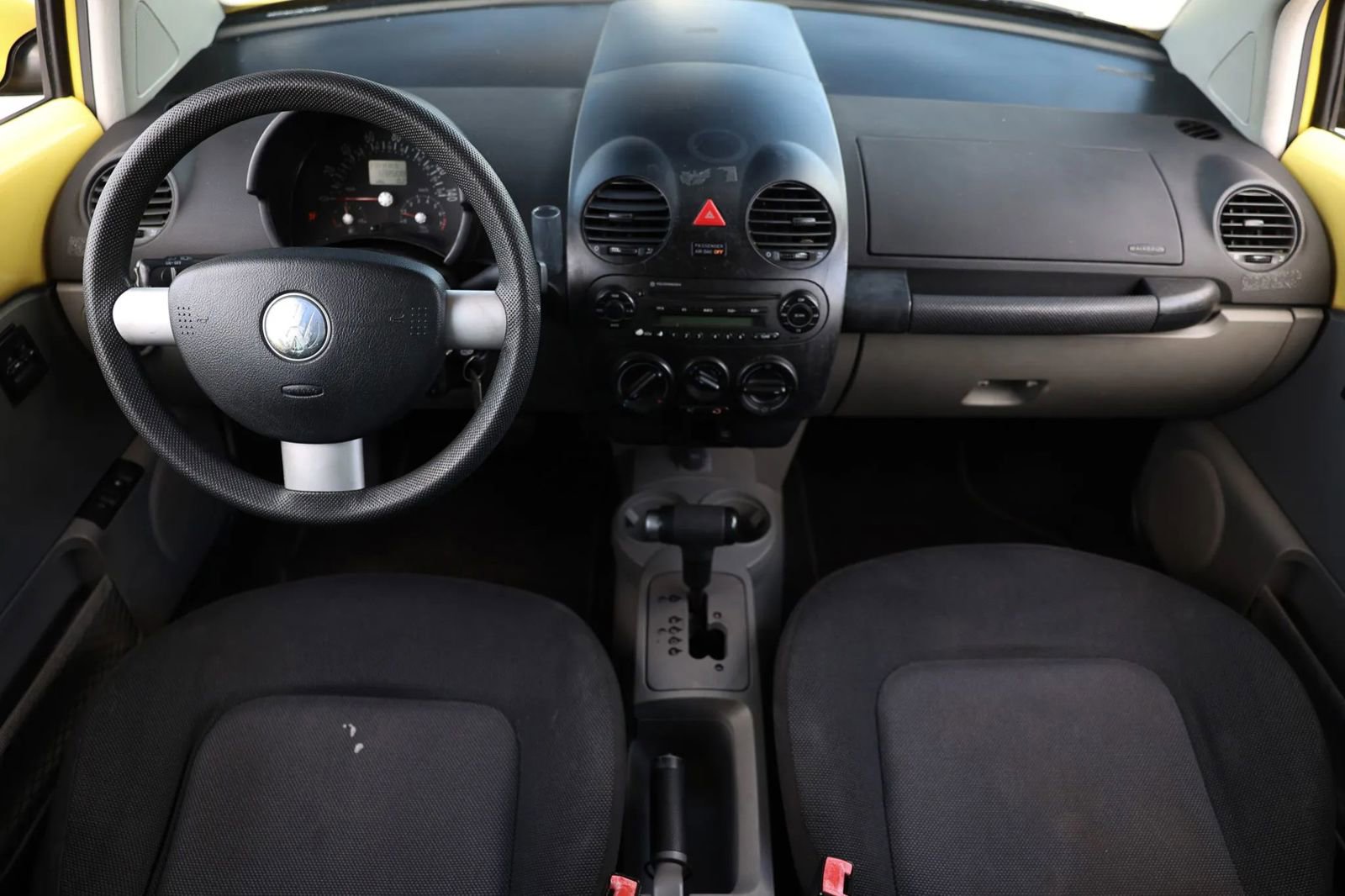 Used 2005 Volkswagen Beetle GL image 2