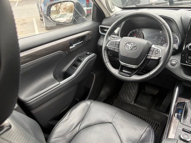Used 2022 Toyota Highlander Platinum AWD/4WD image 36