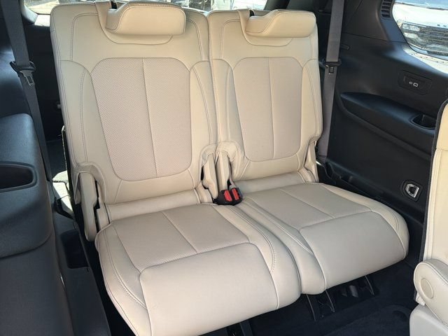 Certified 2025 Jeep Grand Cherokee L Limited w/ Luxury Tech Group II AWD/4WD image 17