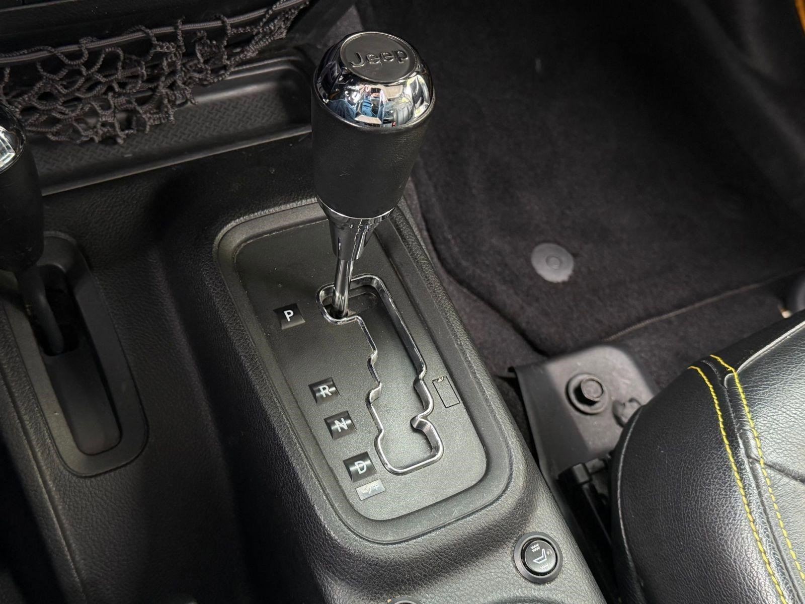Used 2014 Jeep Wrangler Unlimited Sahara w/ Dual Top Group AWD/4WD image 15
