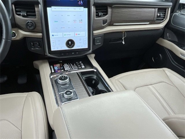 Used 2023 Ford Expedition Limited image 18