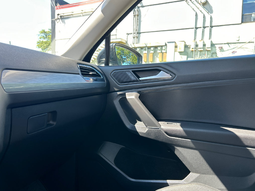 Used 2020 Volkswagen Tiguan SE w/ Panoramic Sunroof Package AWD/4WD image 22