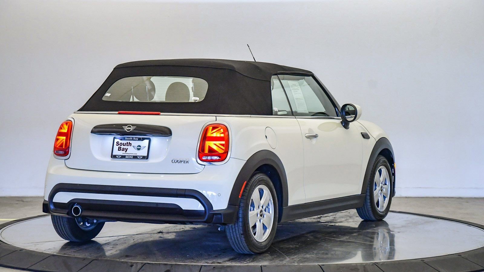 Used 2022 MINI Cooper Convertible image 5