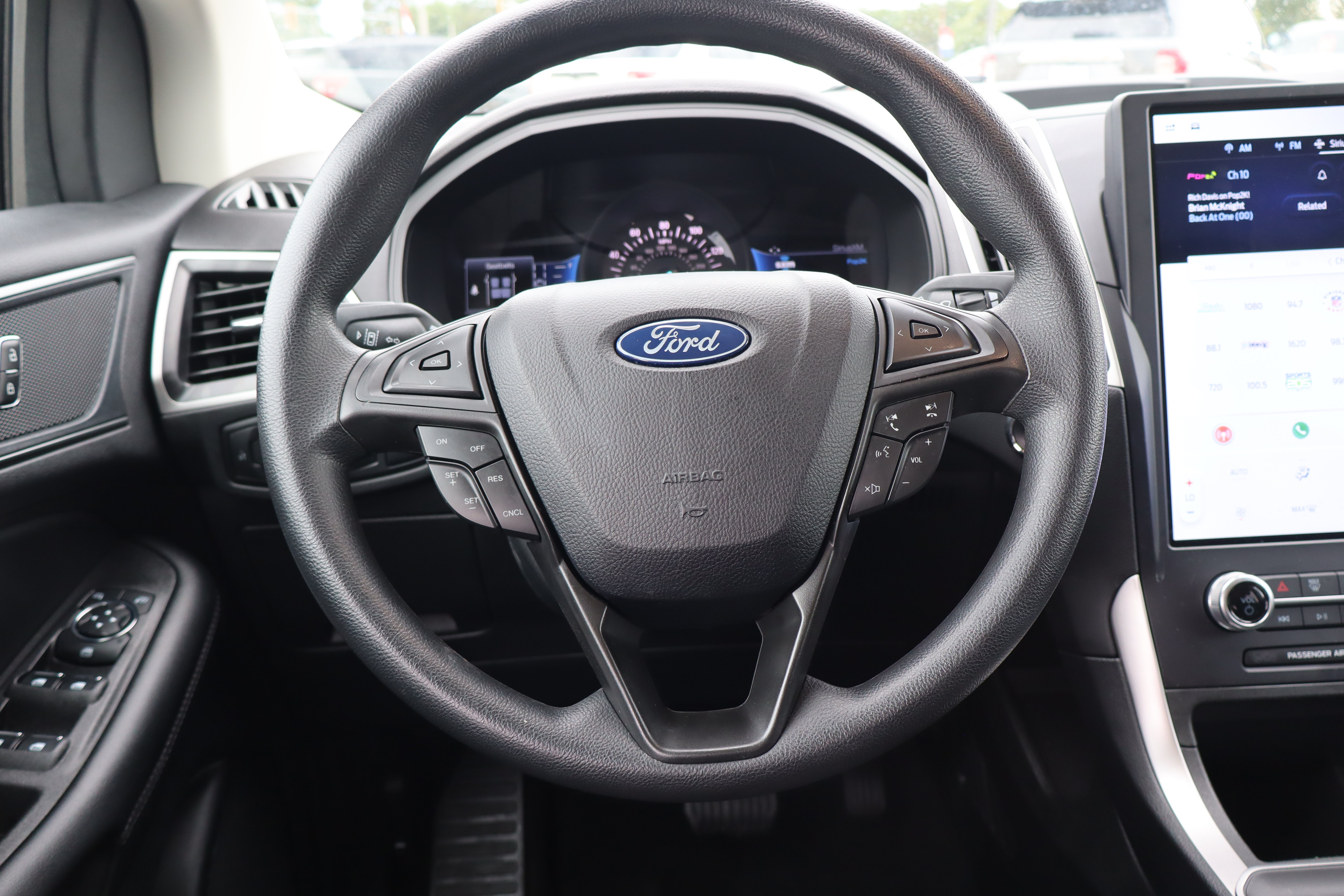 Used 2024 Ford Edge SE w/ Black Appearance Package AWD/4WD image 14