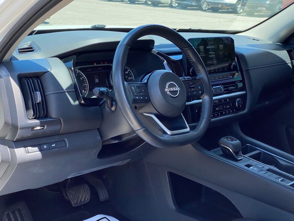 Used 2022 Nissan Pathfinder SL FWD image 3