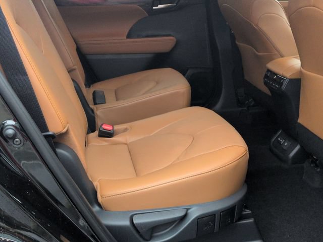 Certified 2026 Toyota Highlander Platinum AWD/4WD image 30