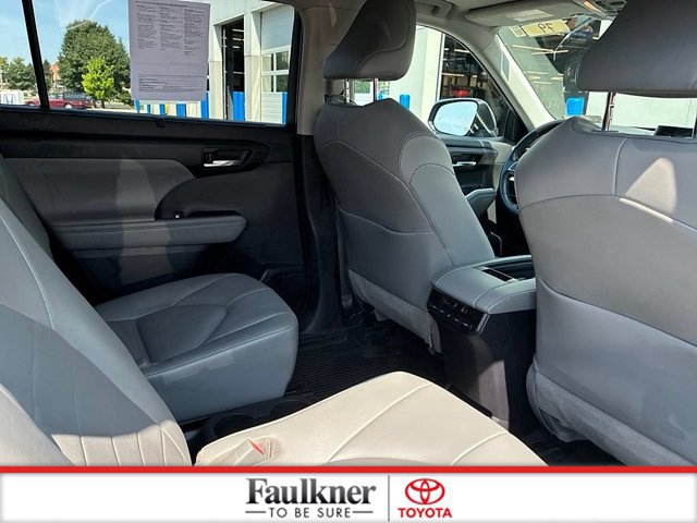 Certified 2020 Toyota Highlander XLE AWD/4WD image 24