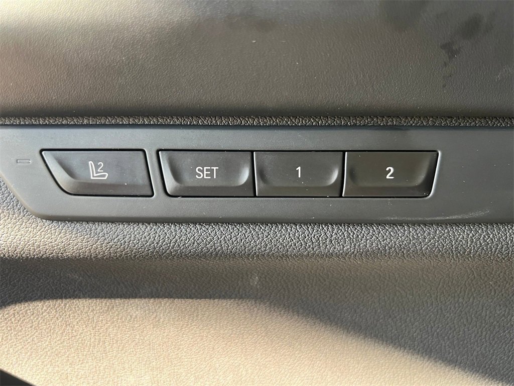 Used 2022 BMW 740i image 22