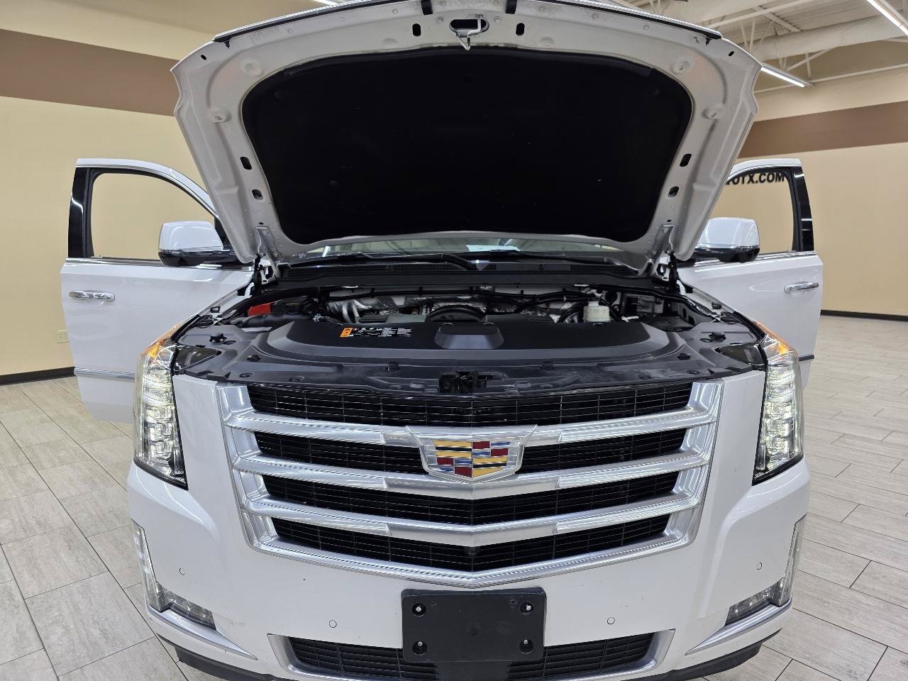 Used 2017 Cadillac Escalade Premium Luxury AWD/4WD image 48
