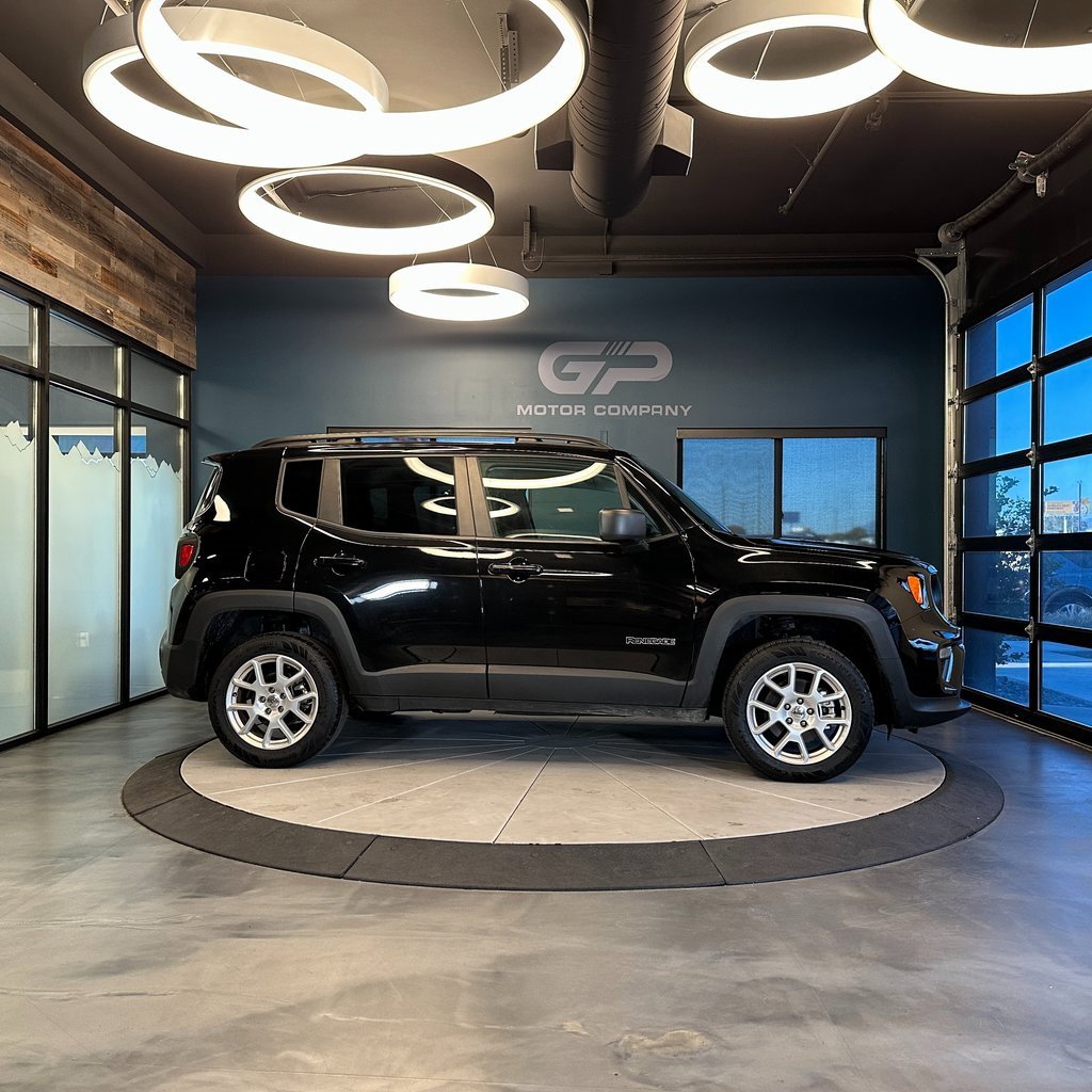 Used 2022 Jeep Renegade Latitude w/ Convenience Group image 2