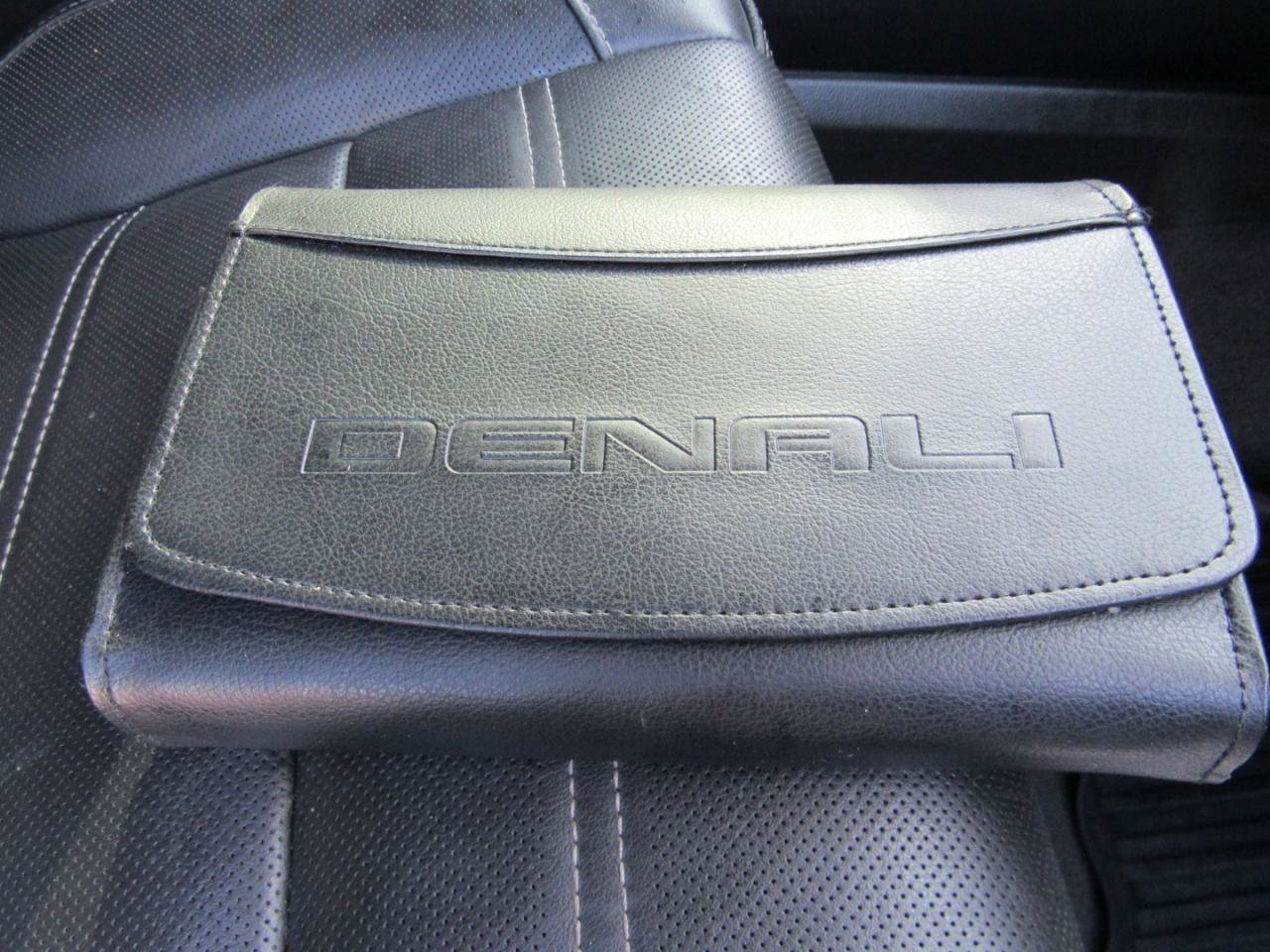 Used 2019 GMC Yukon Denali w/ Denali Ultimate Package AWD/4WD image 39