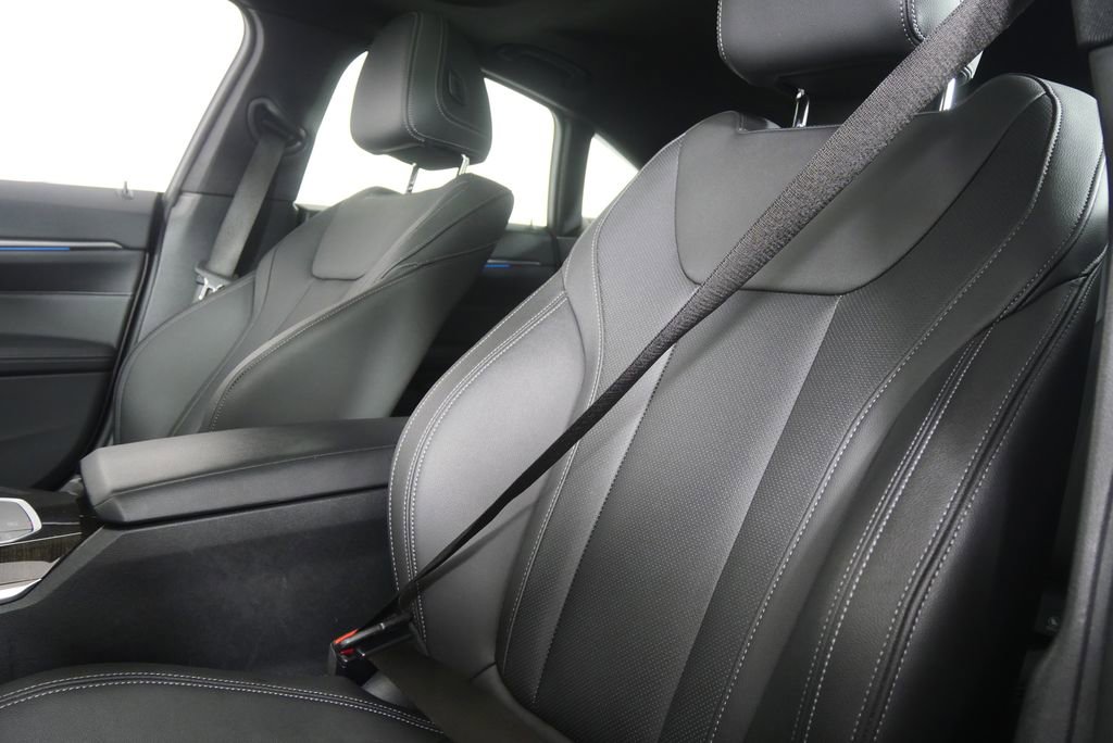 Used 2023 BMW i4 eDrive35 w/ Premium Package RWD image 9