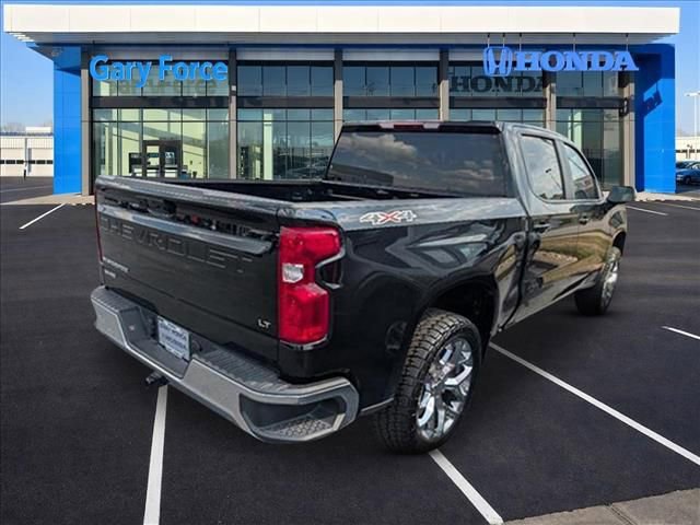 Used 2025 Chevrolet Silverado 1500 LT image 2