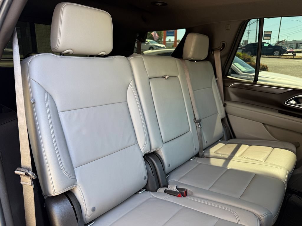 Used 2021 Chevrolet Tahoe Z71 w/ Luxury Package AWD/4WD image 38