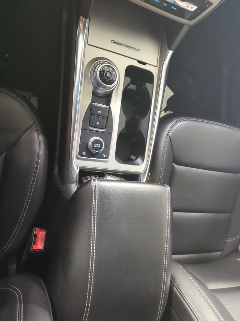 Certified 2022 Ford Explorer XLT w/ Equipment Group 202A image 3