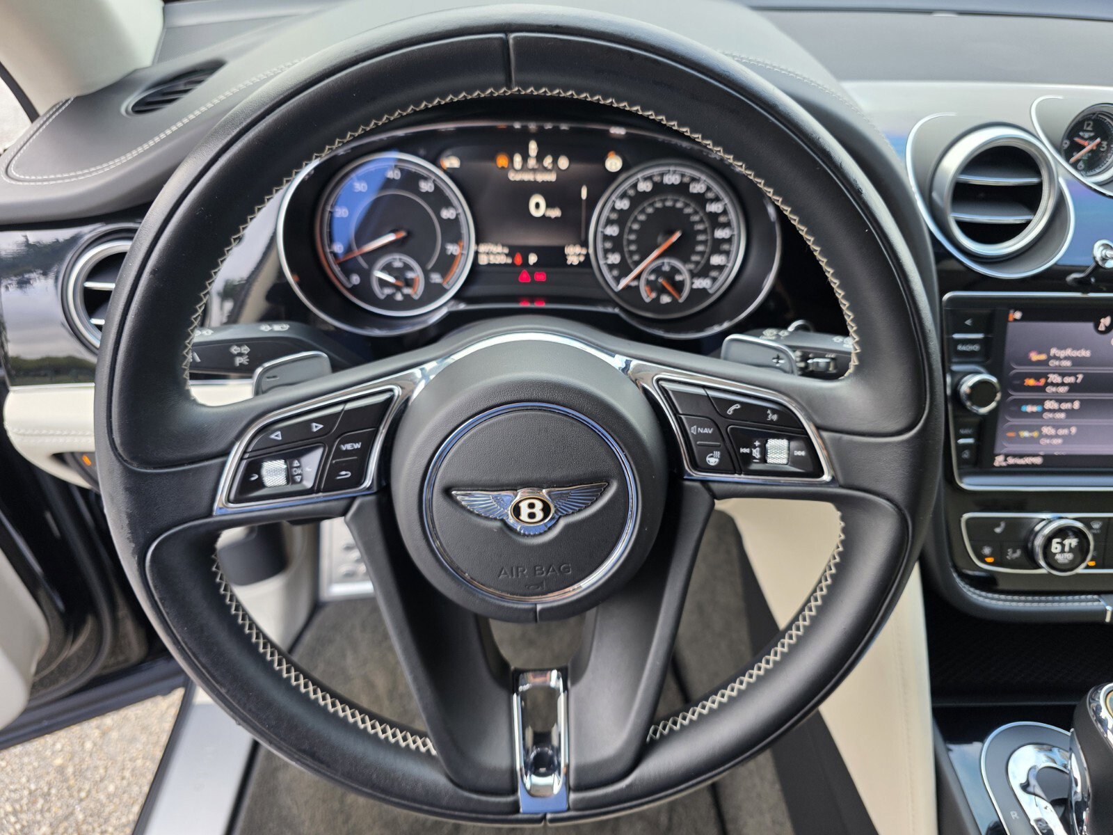 Used 2019 Bentley Bentayga image 18