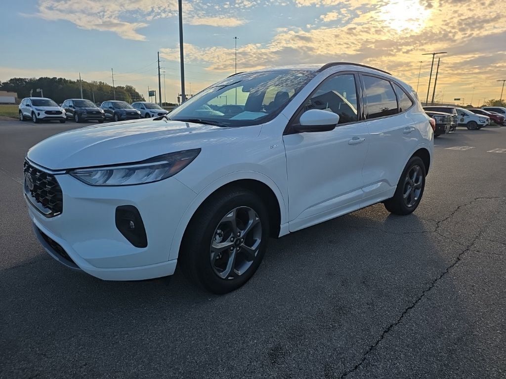 Used 2023 Ford Escape ST-Line Select image 3