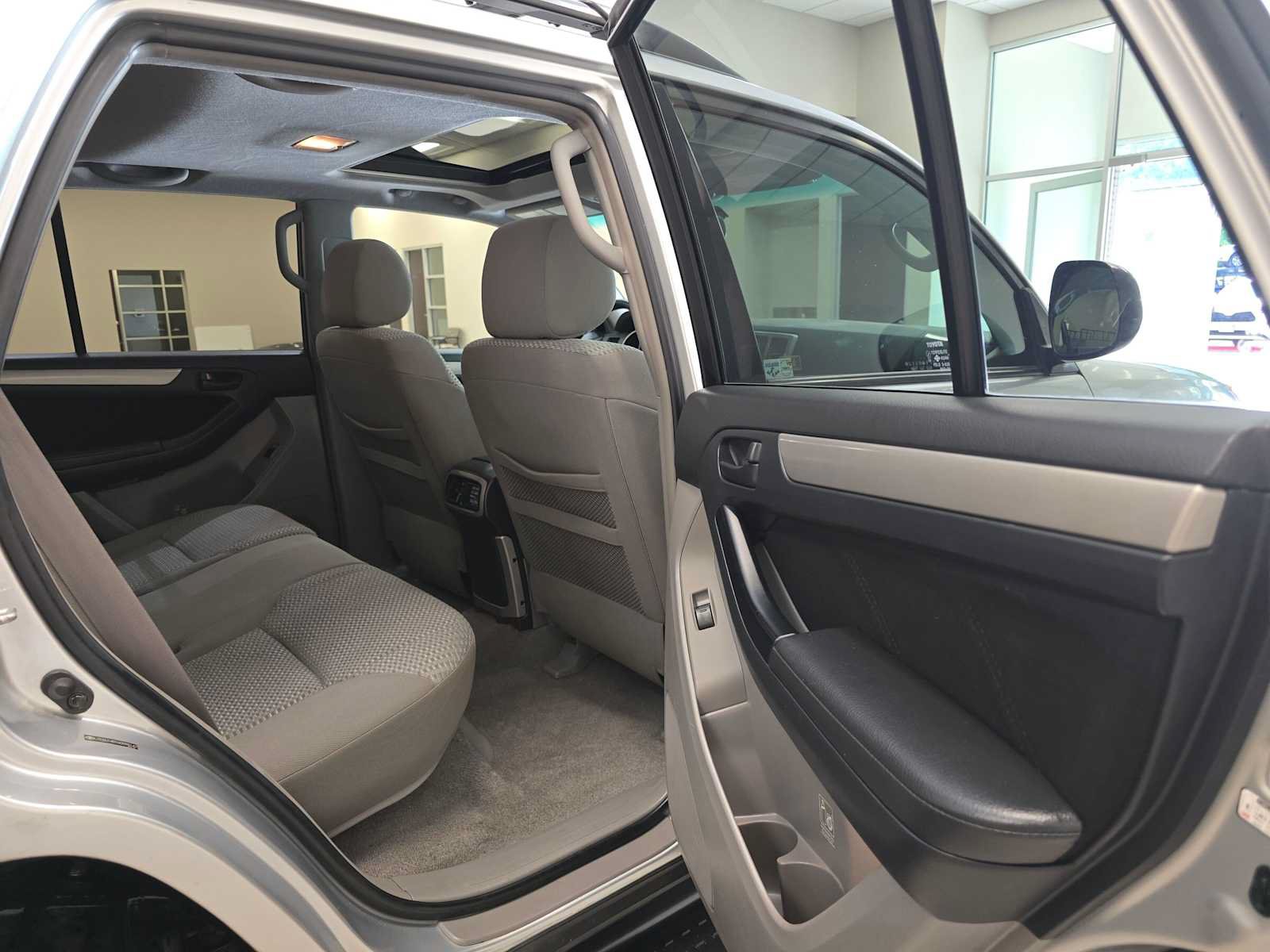 Used 2006 Toyota 4Runner SR5 AWD/4WD image 25