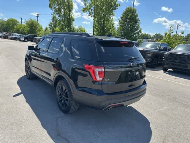 Used 2017 Ford Explorer XLT w/ Equipment Group 202A AWD/4WD image 19