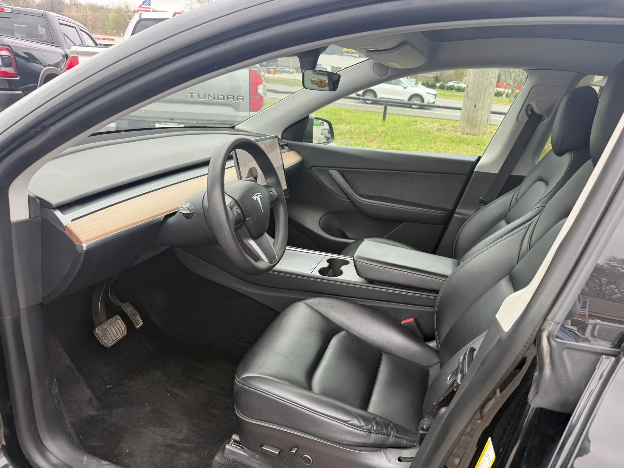 Used 2021 Tesla Model Y Long Range image 4