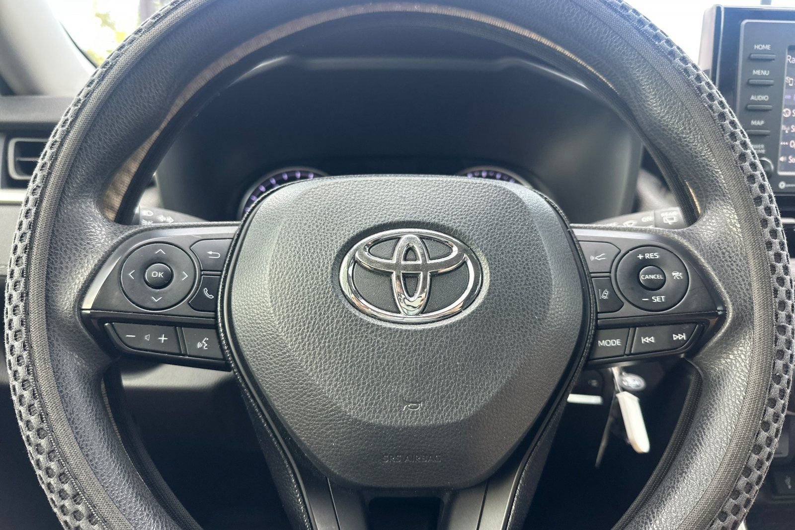 Used 2020 Toyota RAV4 LE w/ Carpet Mat Package FWD image 32